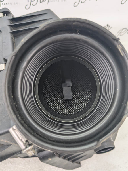 BMW E60 E61 M5/E63 E64 M6 Right/Passenger Side Intake Air Box Filter Housing & MAF 7839023/7834213