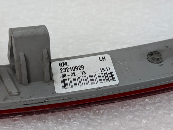 Chevrolet C7 Corvette Stingray Z51 Left/Driver Side Rear Side Marker Signal Light Reflector 23210929