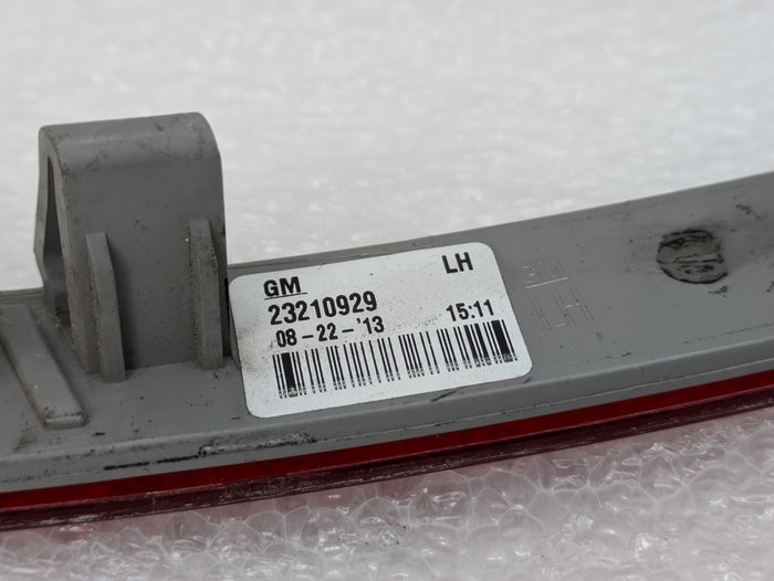 Chevrolet C7 Corvette Stingray Z51 Left/Driver Side Rear Side Marker Signal Light Reflector 23210929
