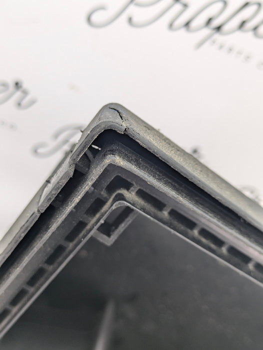 BMW E60 E61 M5/E63 E64 M6 Left/Driver Side Intake Air Box Filter Housing Top & MAF 13717853884/7834213 *DAMAGED*