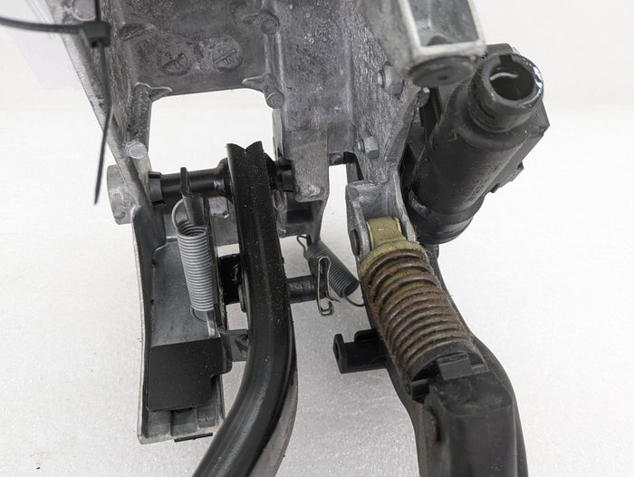 BMW E92 E93 E90 E91 335xi 330xi 328xi 325xi 323i Manual Transmission Clutch & Brake Pedal Assembly 6761310