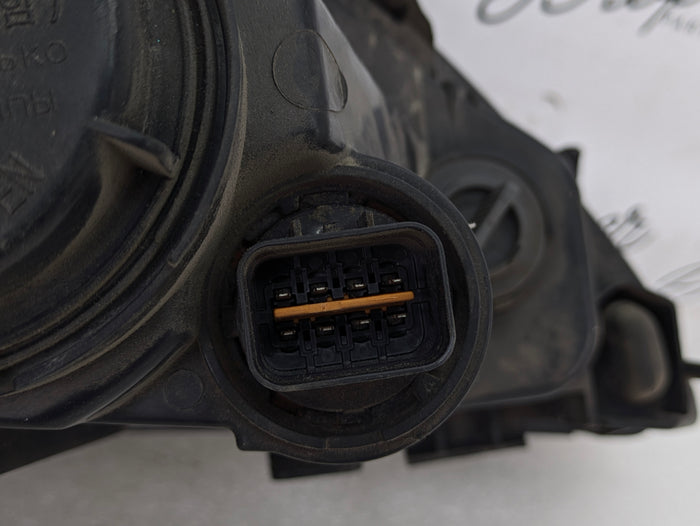 Hyundai BK1 Genesis Coupe Left/Driver Side Xenon Headlight 92101-2M0 *DAMAGED*