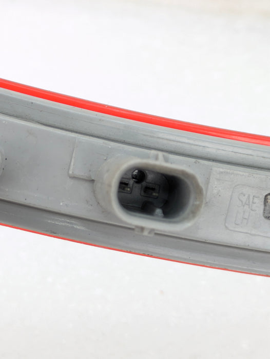 Chevrolet C7 Corvette Stingray Z51 Left/Driver Side Rear Side Marker Signal Light Reflector 23210929
