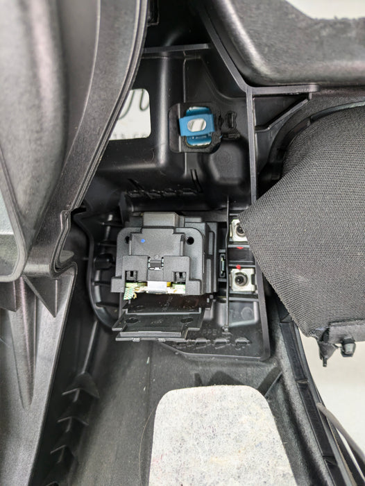 BMW E90 E92 E91 325xi 335xi 330xi 328xi 323i M3 Black Non-iDrive/Non-Navigation/Single Scoop Dashboard & Airbag 7143779