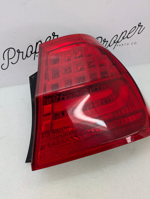 BMW E90 335xi 325xi 328xi 323i LCI Right/Passenger Side Rear Outer Tail Light 7289430 *NOTE*