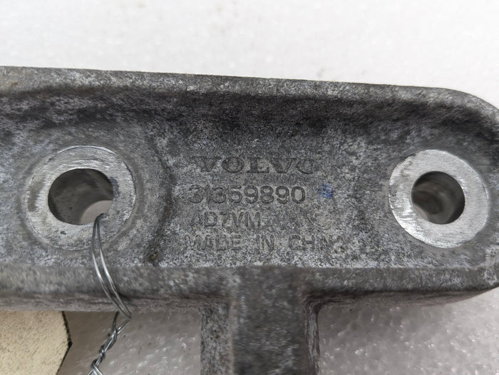 2021 Volvo V60 T6 R-Design Engine Lower Left Torque Rod & Mount Bracket 31359890/31330594