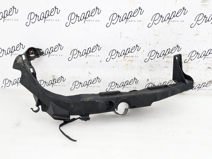 BMW E90 E91 325xi 335xi 330xi 328xi 323i Pre-LCI Right/Passenger Side Headlight Mounting Bracket 7116708