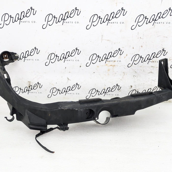 BMW E90 E91 325xi 335xi 330xi 328xi 323i Pre-LCI Right/Passenger Side Headlight Mounting Bracket 7116708