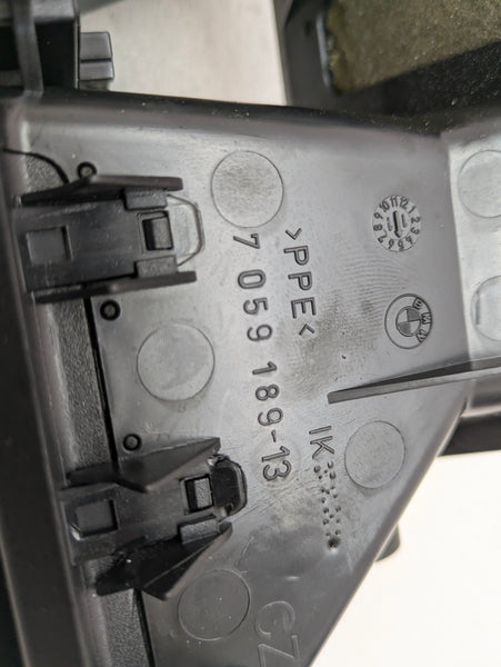 BMW E82 E88 135i 128i Center Dashboard Air Vent W/Hazard Light Switch 7059189