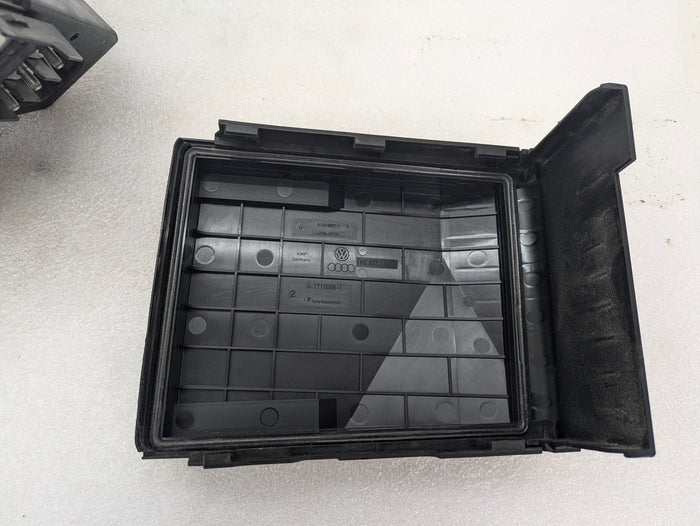 2015-2018 Audi 8U Q3 Quattro Engine Fuse Relay Box & Cover 3C0937125/1K0937132F