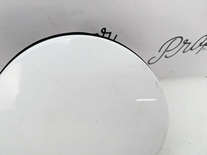Chevrolet C7 Corvette Stingray Fuel Gas Filler Door Flap & Housing Arctic White (G8G) 84195316