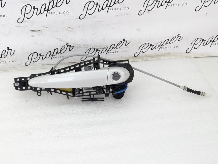 BMW F22 F23 228xi M235xi 230xi M240xi Right/Passenger Side Door Handle & Carrier Bracket Mineral White (A96)