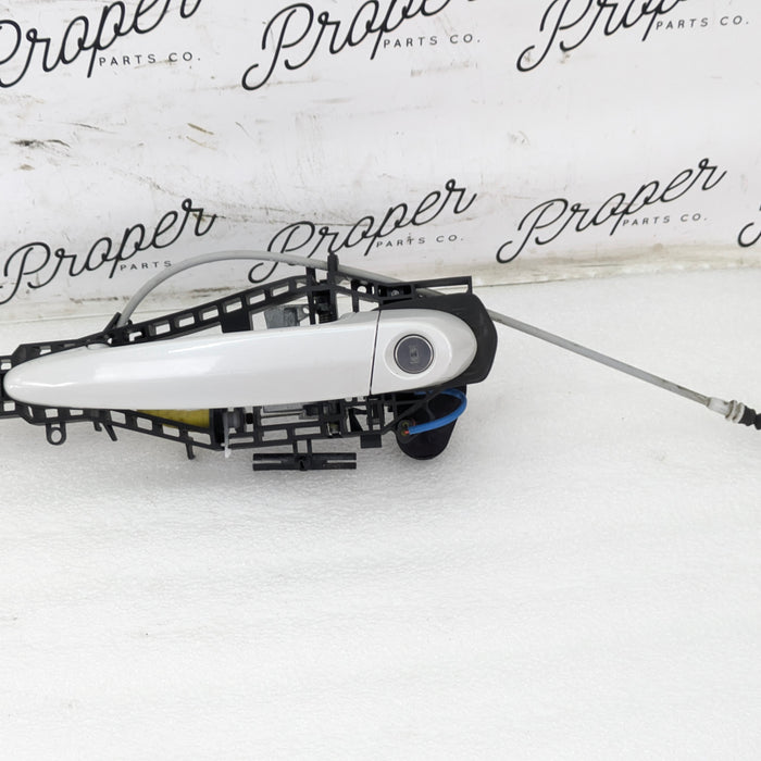 BMW F22 F23 228xi M235xi 230xi M240xi Right/Passenger Side Door Handle & Carrier Bracket Mineral White (A96)