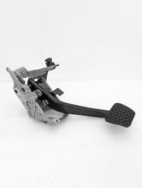 BMW E82 E88 E90 E91 E92 E93 335xi 330xi 328xi Automatic Brake Pedal 6751975