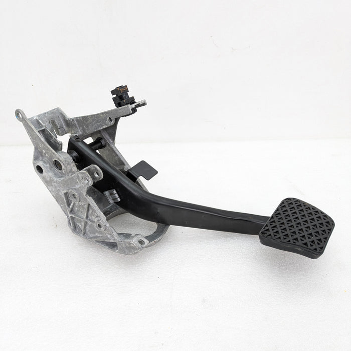 BMW E82 E88 E90 E91 E92 E93 335xi 330xi 328xi Automatic Brake Pedal 6751975
