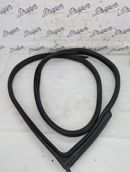 2018 Chevrolet 6th Gen Camaro 2SS Coupe Right/Passenger Side Door Seal Rubber Weatherstrip Gasket 23115061