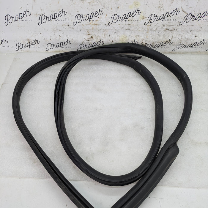 2018 Chevrolet 6th Gen Camaro 2SS Coupe Right/Passenger Side Door Seal Rubber Weatherstrip Gasket 23115061