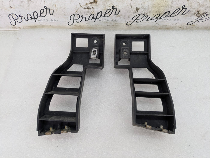 Chevrolet C7 Corvette Stingray Z51 Rear Left & Right Bumper Lower Support Mounting Brackets Set Pair 23183933/23183934 *DAMAGED*