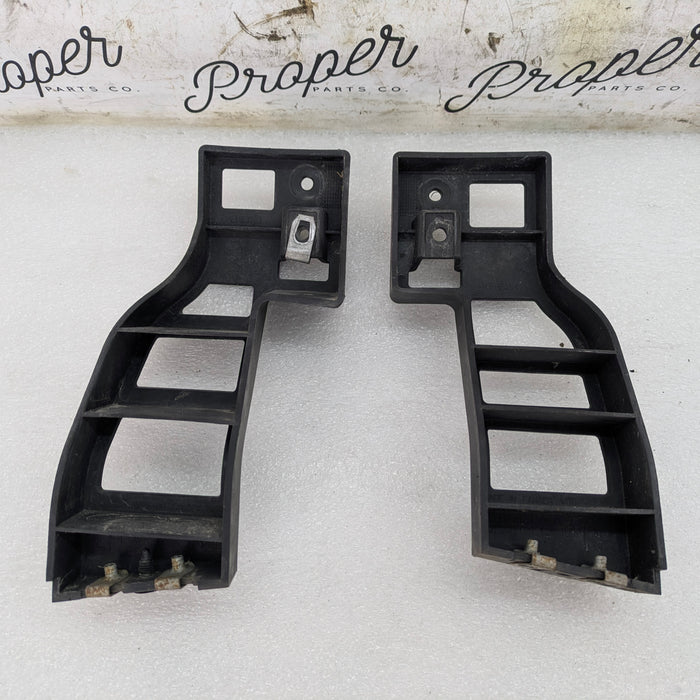 Chevrolet C7 Corvette Stingray Z51 Rear Left & Right Bumper Lower Support Mounting Brackets Set Pair 23183933/23183934 *DAMAGED*