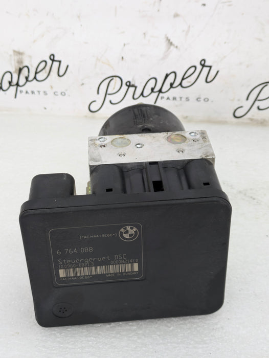 2004 BMW E85 Z4 3.0i ABS Anti-Lock Brake Pump Control Module 6764088/34516763959