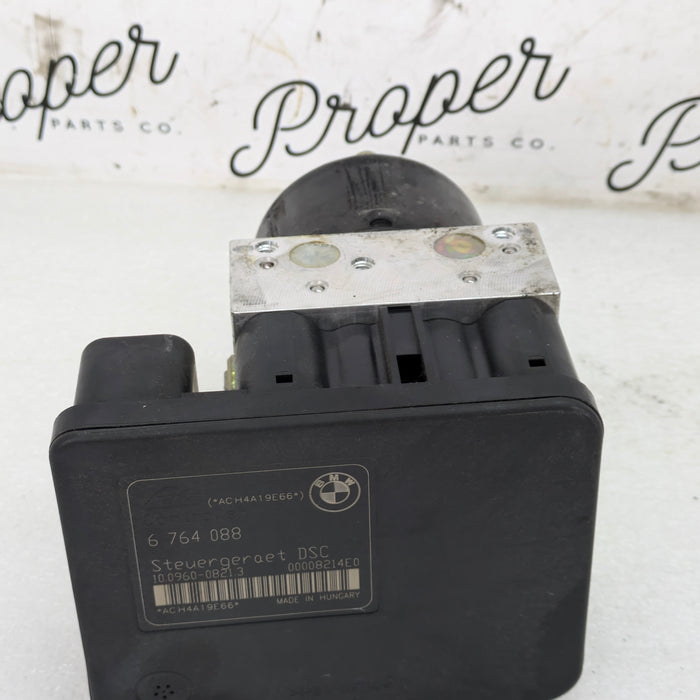 2004 BMW E85 Z4 3.0i ABS Anti-Lock Brake Pump Control Module 6764088/34516763959
