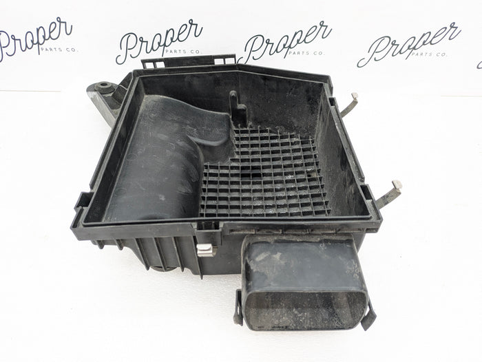 BMW E82 E88 135i E90 E92 E93 335i 335xi N55 Engine Lower Air Intake Filter Housing 7599284