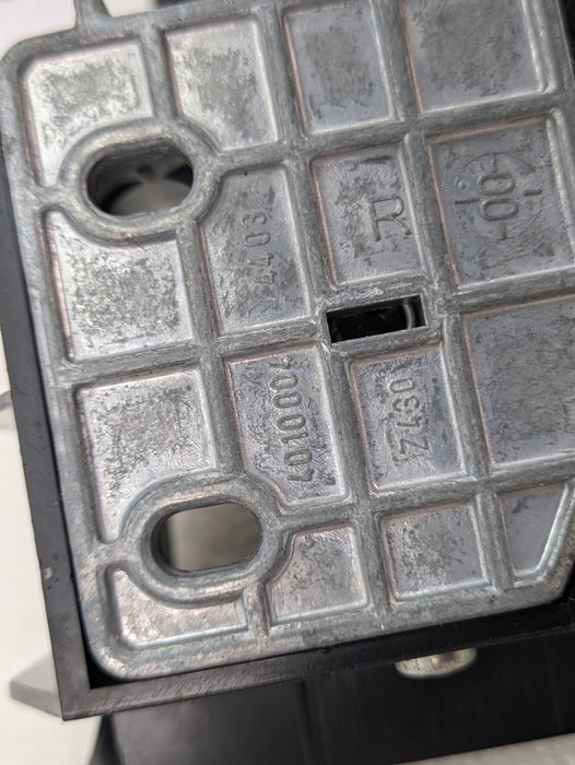 BMW E46 330i 325i 323i Wagon/Touring Rear Roll Blind Sight Protection Cover Mounting Support Brackets Set 7026710/7026709