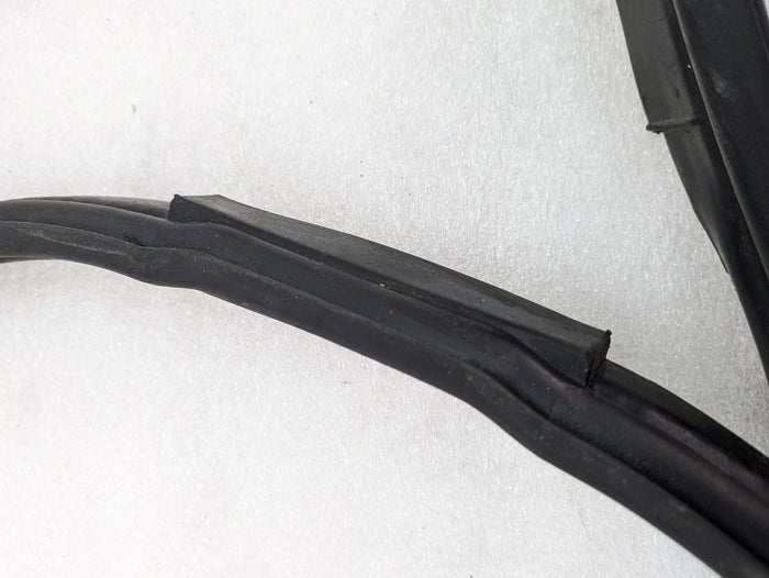 Porsche 996.2 911 Carrera 4 Cabriolet Convertible Tonneau Cover Weatherstrip Rubber Seal Gasket 99651421102