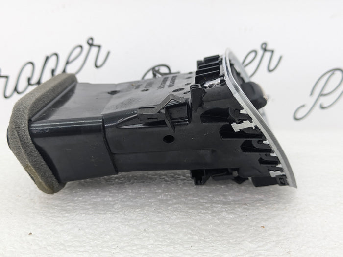 2016-2018 Audi 8U Q3 Front Right Dash Vent Heater A/C Grille 8U1820902