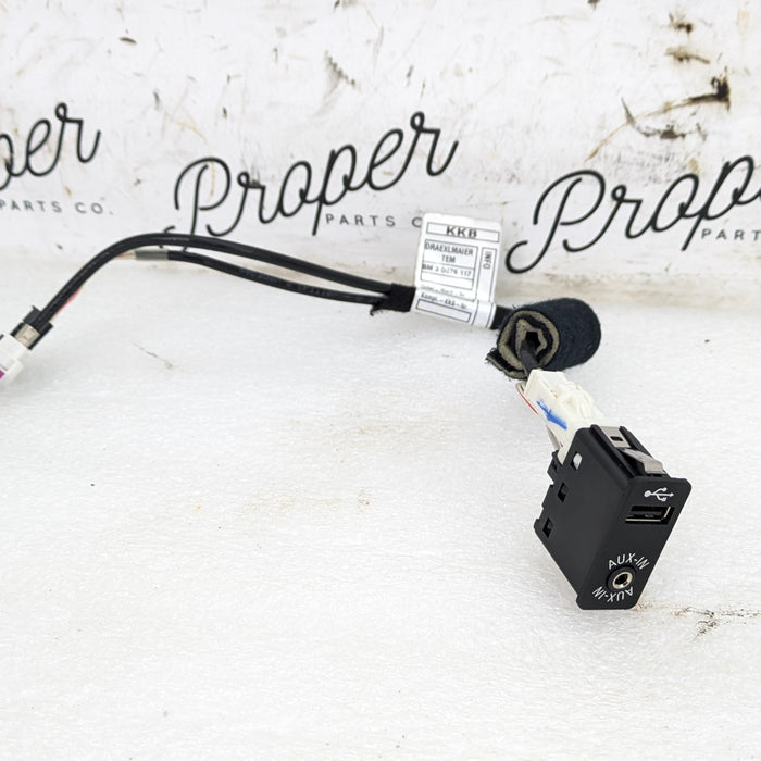 BMW E92 E90 E91 E93 335xi M3 330xi 328xi 325xi 323i USB/AUX Ports & Wiring Harness 9187009/9129651