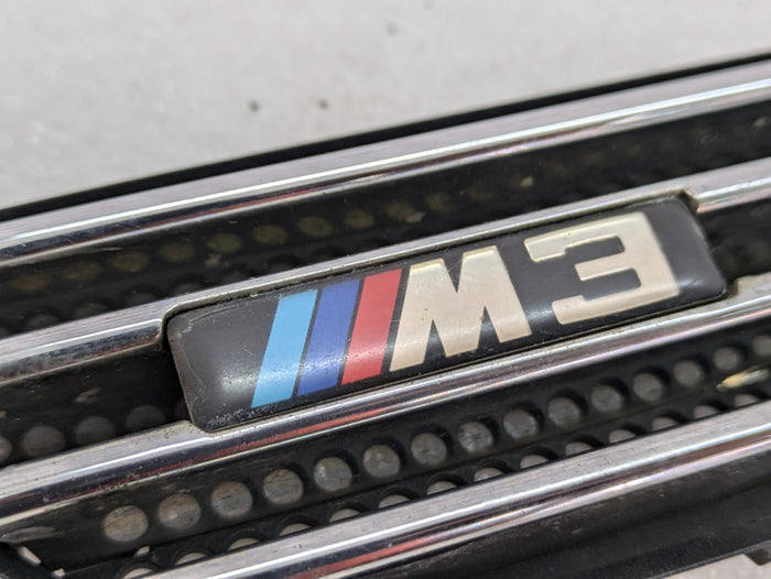 BMW E46 M3 Fender Grille Vent Set Pair Left/Right 2694608/2694607