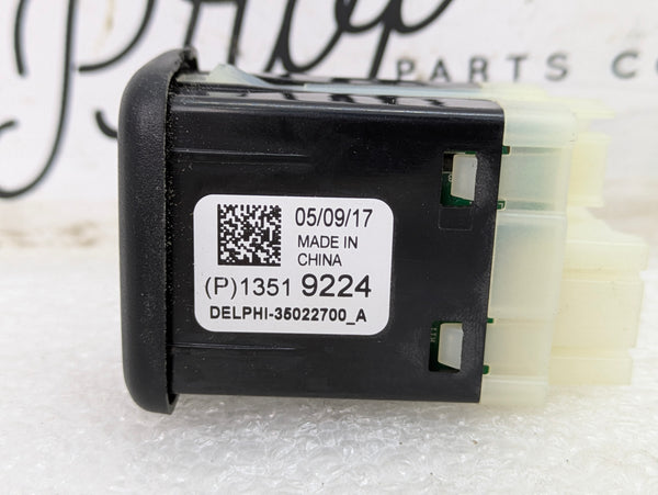 2018 Chevrolet 6th Gen Camaro 2SS Center Console Arm Rest USB AUX Jack Port 13519224