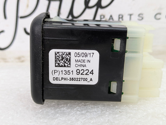 2018 Chevrolet 6th Gen Camaro 2SS Center Console Arm Rest USB AUX Jack Port 13519224
