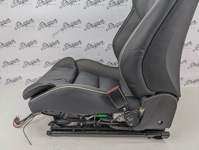 2021 Volvo V60 T6 R-Design Front Right/Passenger Side Black Leather Heated Seat *DAMAGED*