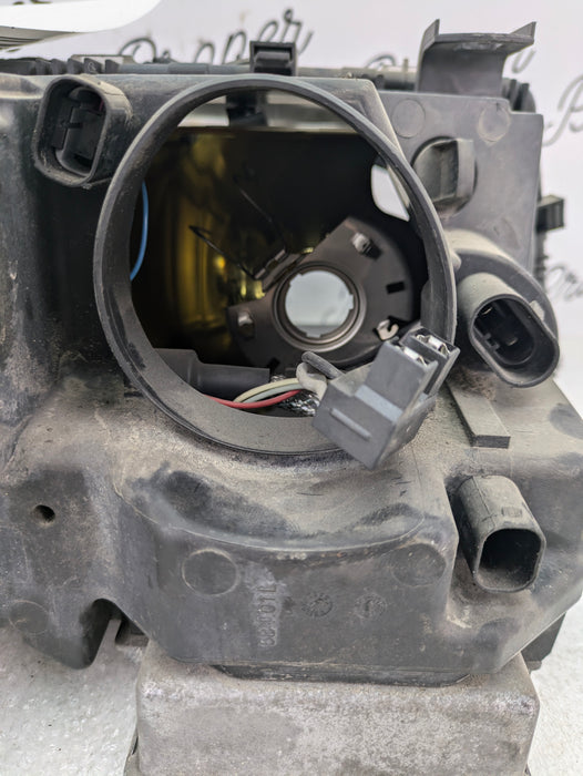 BMW E46 330i 325i Sedan Wagon LCI Front Left Bi-Xenon Headlight 6925645 *NOTE*