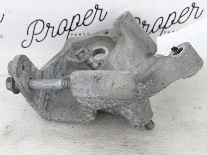 2021 Volvo V60 T6 R-Design Right/Passenger Side Engine Motor Mount Support Bracket 31430470