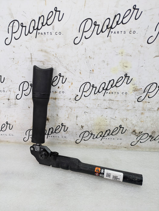 Chevrolet C7 Corvette Stingray Z51 Front Right/Passenger Side Seat Belt Pre-Tensioner 23102078
