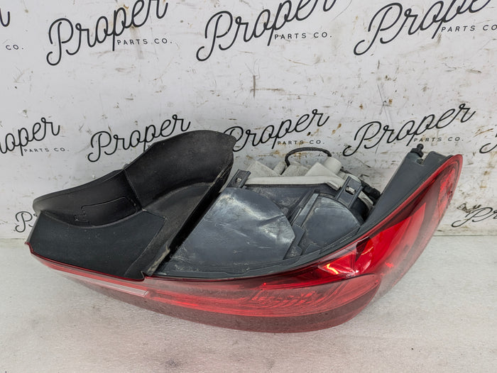 BMW F22 F23 228xi M235xi 230xi M240xi F87 M2 Pre-LCI Right/Passenger Side Tail Light Assembly 7295428