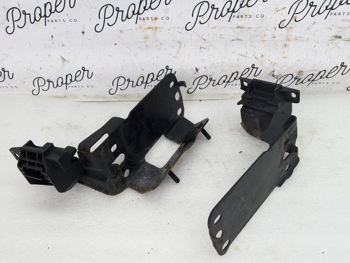 BMW E90 E91 E92 E93 3 Series Left/Right Radiator Mounting Brackets 7117811/7154546