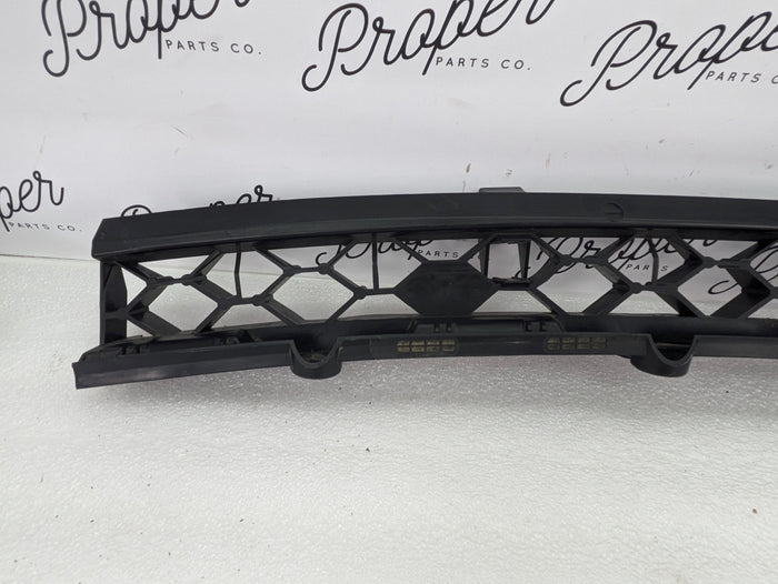 2021 Volvo V60 T6 R-Design Rear Bumper Center Support Mount Bracket 31455676