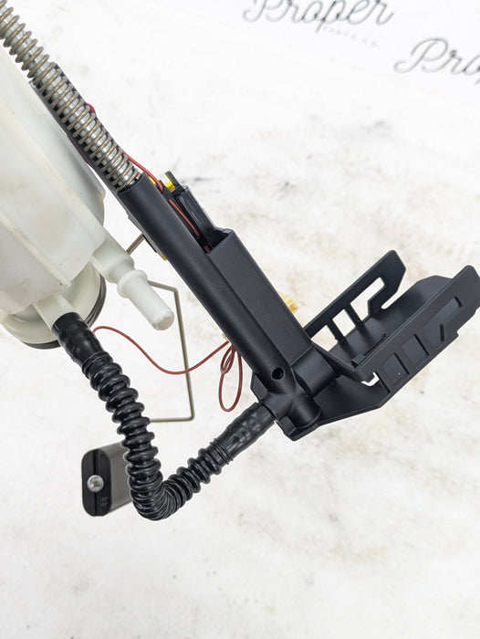 BMW E60 E61 M5/E63 E64 M6 Fuel Filter W/Pressure Regulator/Level Sensor Left 6764072/16117373525