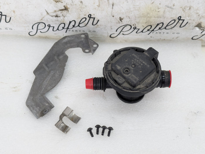 BMW G22 430xi Fuel Vapour Charcoal Canister Leak Detection Pump & Bracket 7447496