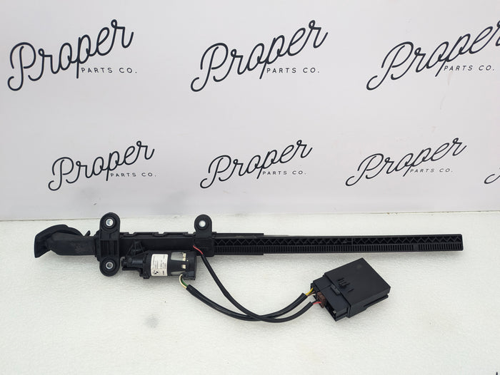 BMW E92 M3 Left/Driver Side Front Seatbelt Handover & Control Module 9165379/9167237
