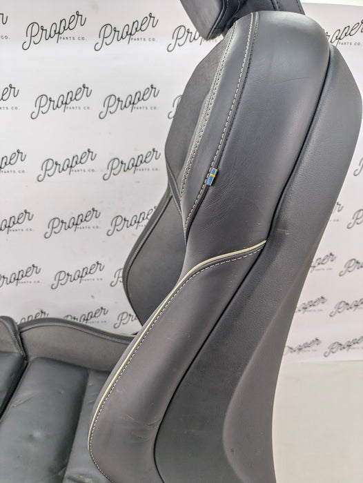 2021 Volvo V60 T6 R-Design Front Right/Passenger Side Black Leather Heated Seat *DAMAGED*