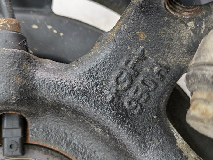 BMW E82 E88 E90 E91 E92 E93 135i 335xi 328x Right Rear Spindle Hub Knuckle 6774808