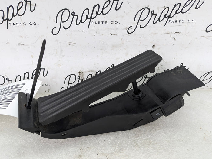 BMW E60 E61 E90 E91 E92 530xi 525xi Automatic Gas Throttle Pedal 6772645