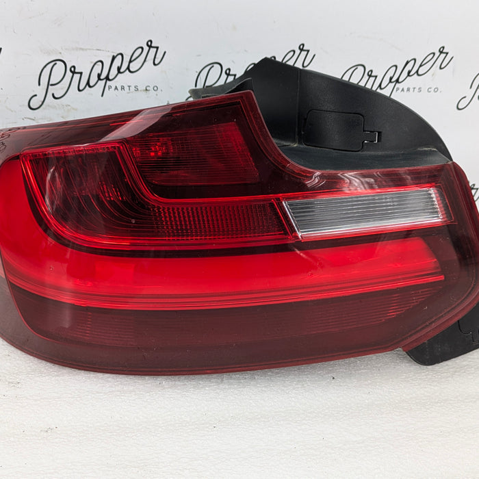 BMW F22 F23 228xi 230xi M235xi M240xi F87 M2 Pre-LCI Left/Driver Side Tail Light Assembly 7295427 *DAMAGED*