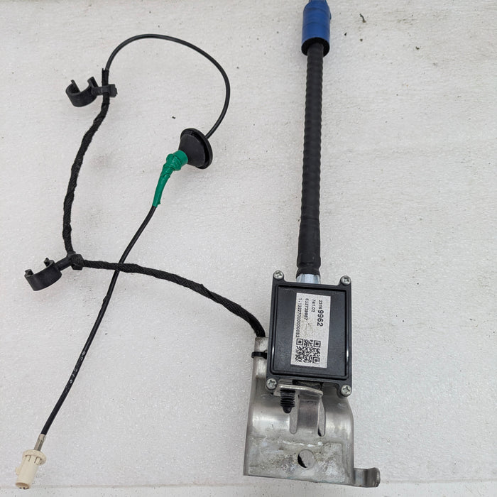 Chevrolet C7 Corvette Stingray Z51 Left/Driver Side Radio Antenna Module Amplifier 23169961