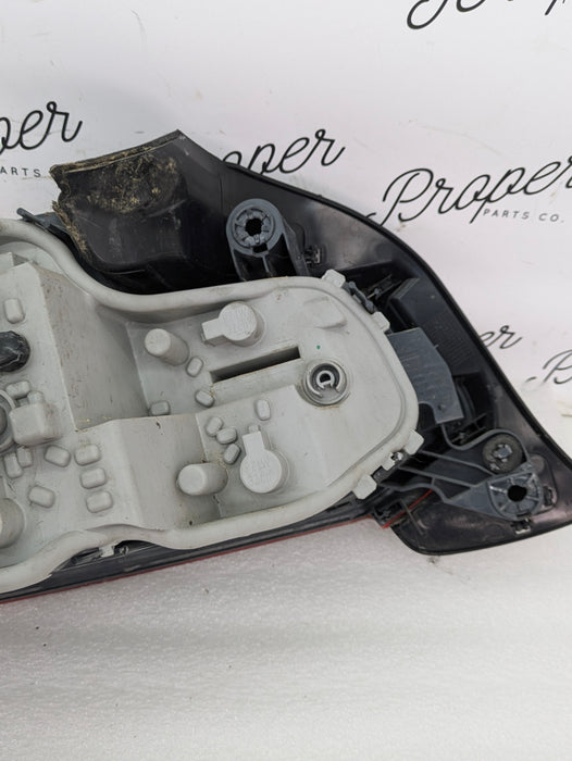 BMW F22 F23 228xi 230xi M235xi M240xi F87 M2 Pre-LCI Right/Passenger Side Tail Light Assembly 7295428