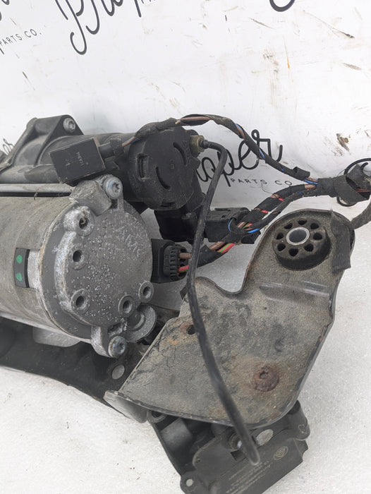 BMW E70 X5/E71 X6 AIR SUSPENSION AIR COMPRESSOR PUMP 37206859714
